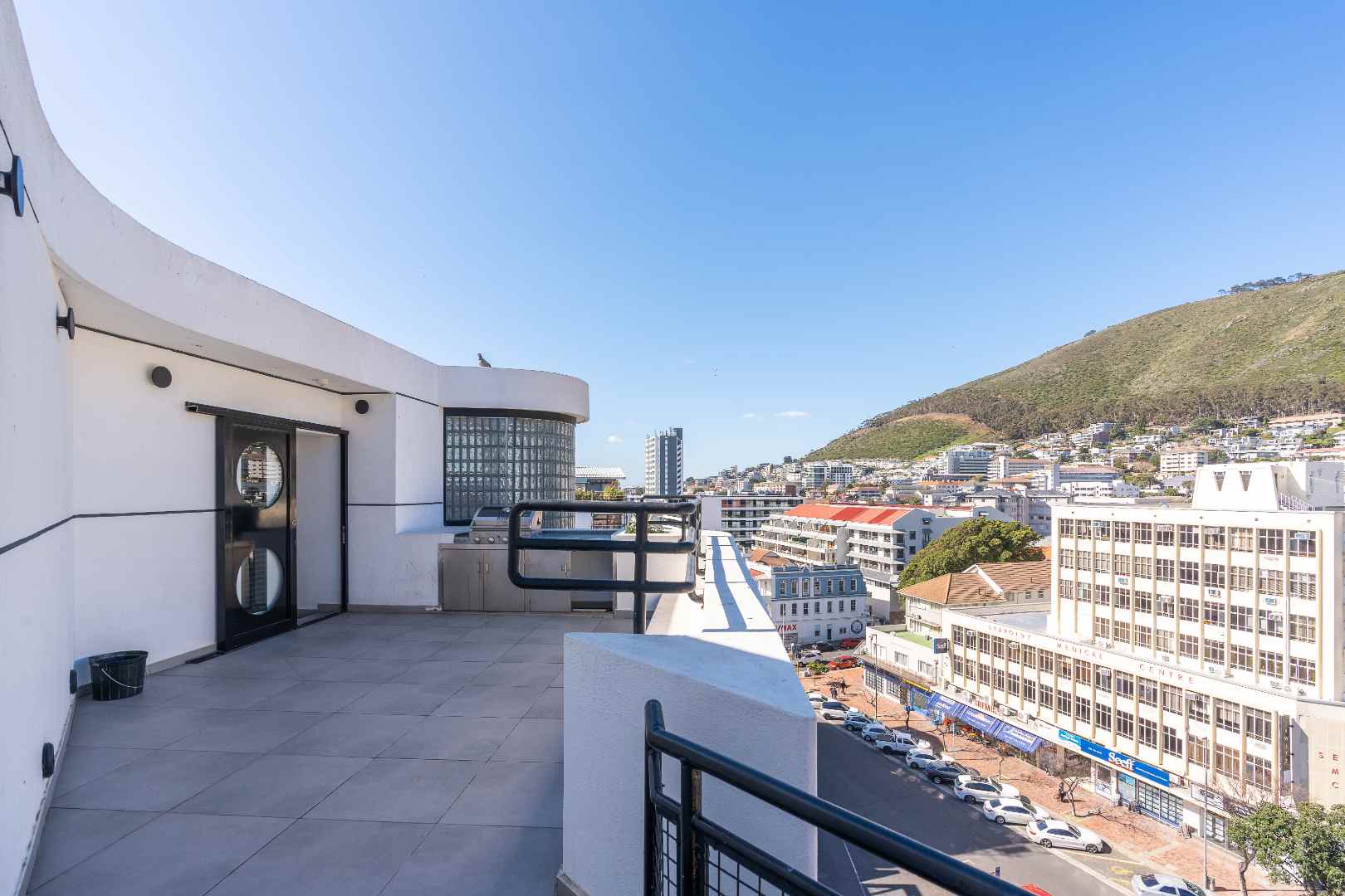 1 Bedroom Property for Sale in Sea Point Western Cape